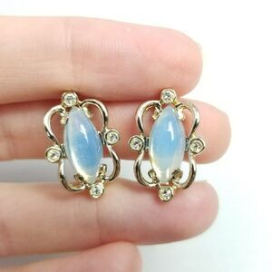 Vintage Sarah Coventry Blue Marquise Shape Cabochon Rhinestone Clip On Earrings